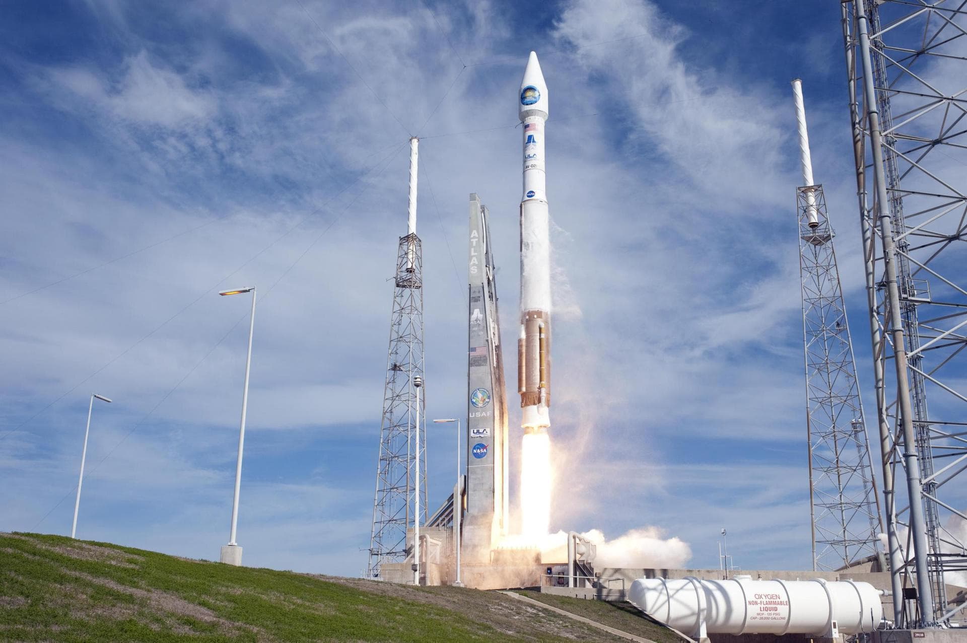 Atlas V 401 on the pad